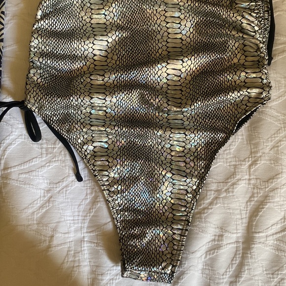 Shein silver & black NWOT one piece, snakeskin animal print, sz Medium - Picture 8 of 10